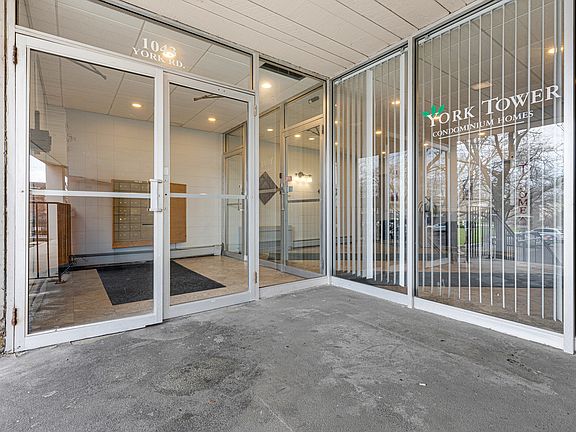 3rd image of 1043 S York Rd APT 209