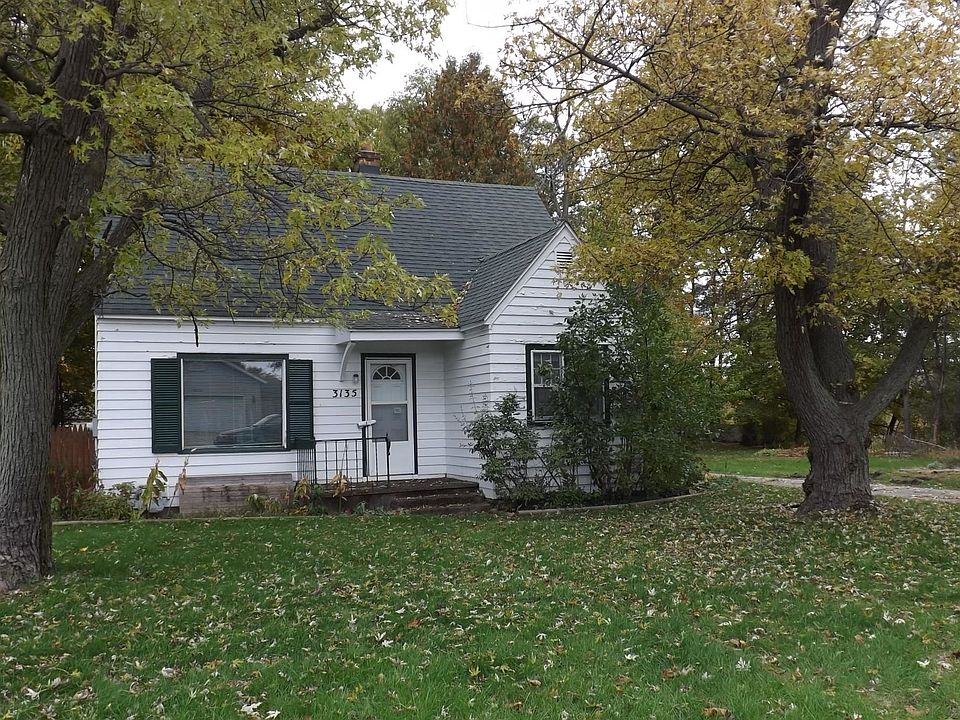 1st image of 3135 Fuller Ave NE