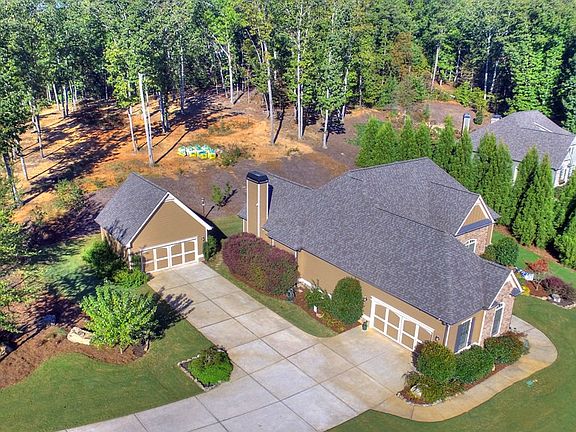 Detached 2 Car Garage.