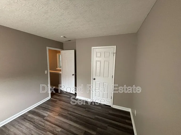 424 W Kemper Rd — Photo 29