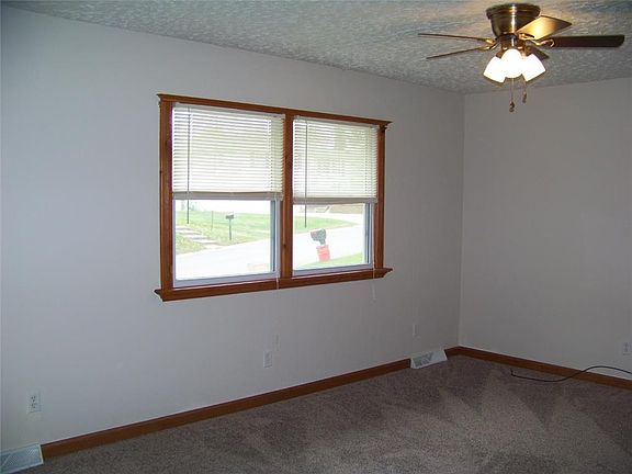 2nd image of 2918 Jennifer Ln