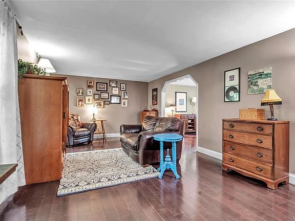 4th image of 3 Willowbrook Dr