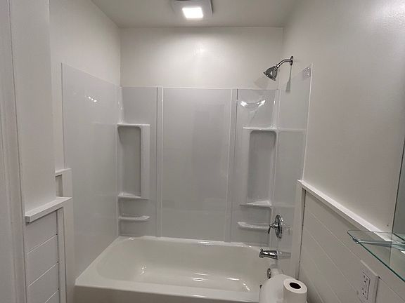 4th image of 7508 School Ave
