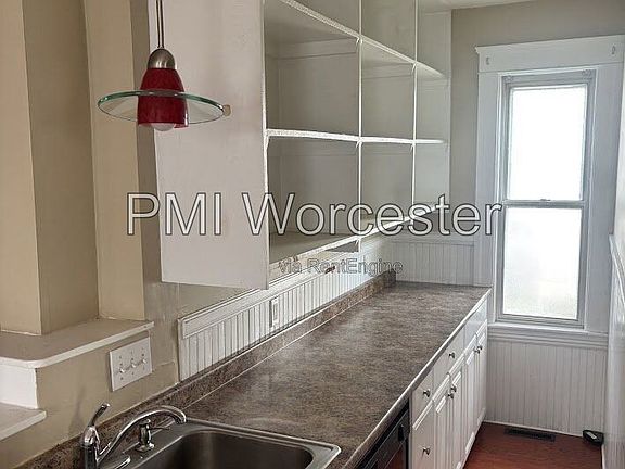 5th image of 174 Ingleside Ave APT 1