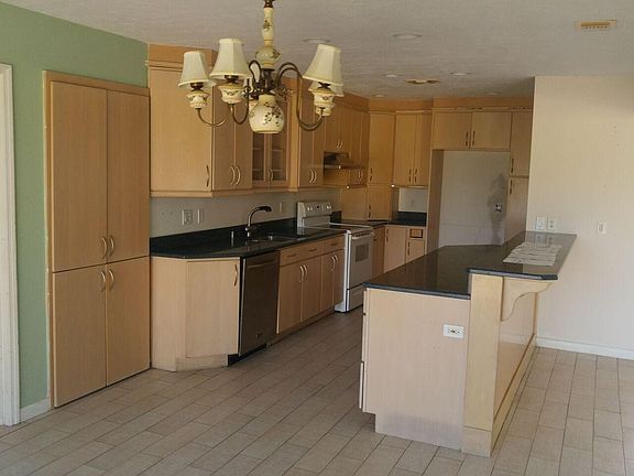 3rd image of 1071 SW Mockingbird Drive