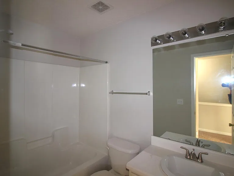 205 Canyon Lake Cir — Photo 17