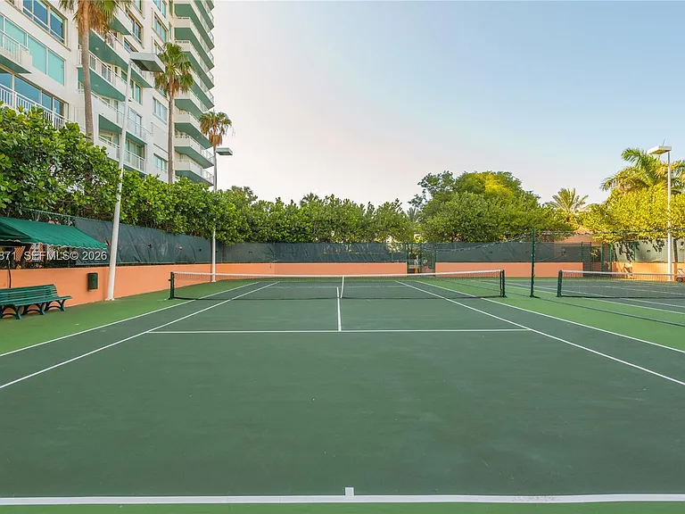 300 S Pointe Dr #907 — Photo 71
