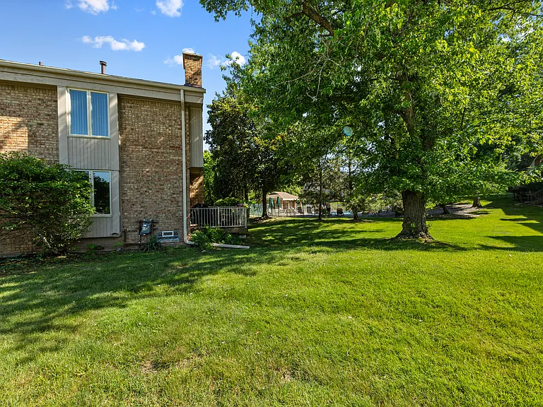 704 Oakbrook Ridge Dr — Photo 39