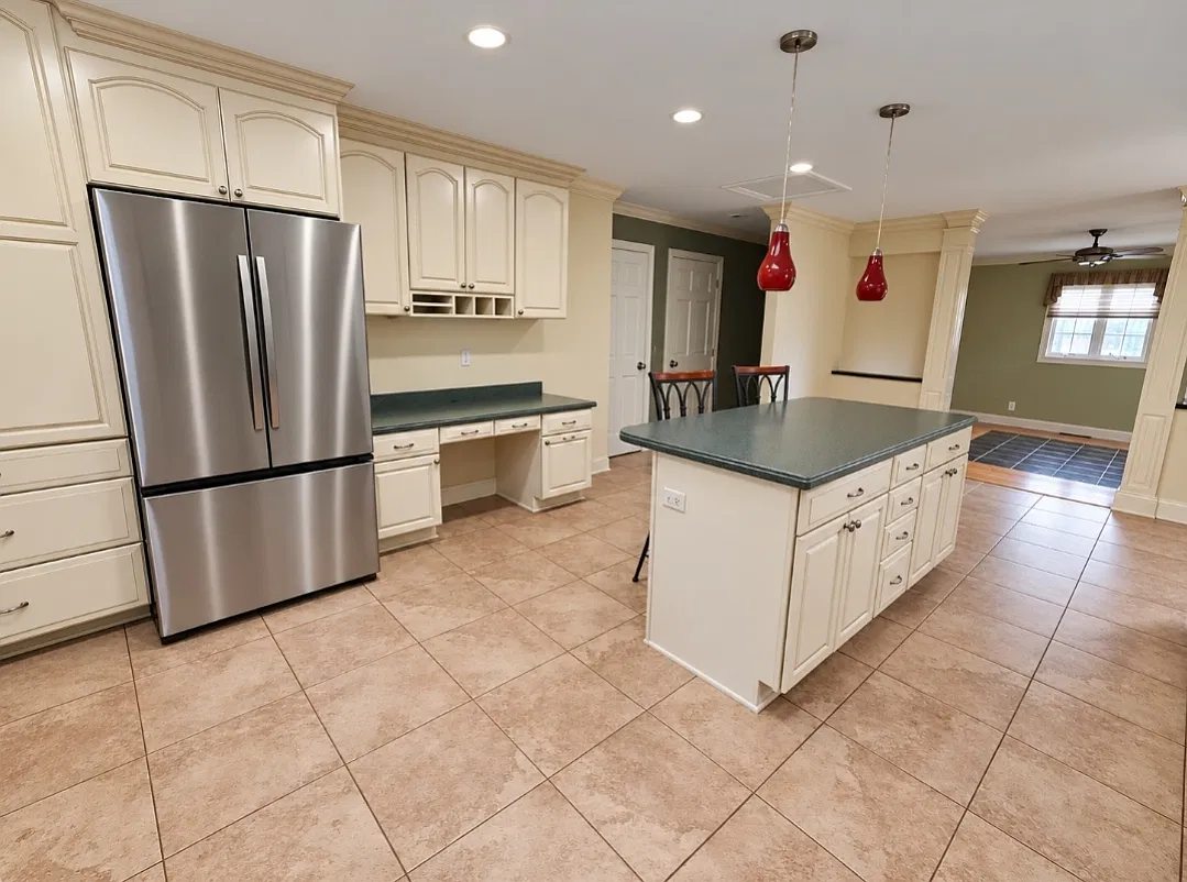 3 bed, 2200 sqft, $2,595 — Photo 3