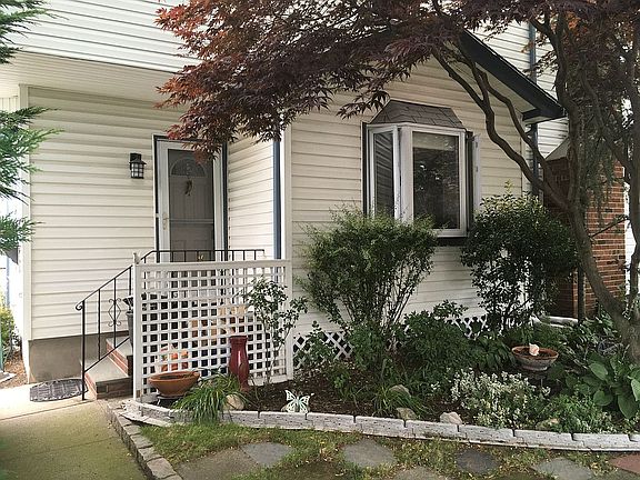 5th image of 100 Crocus Ave