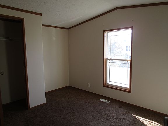 4th image of 184 Pine Dr S