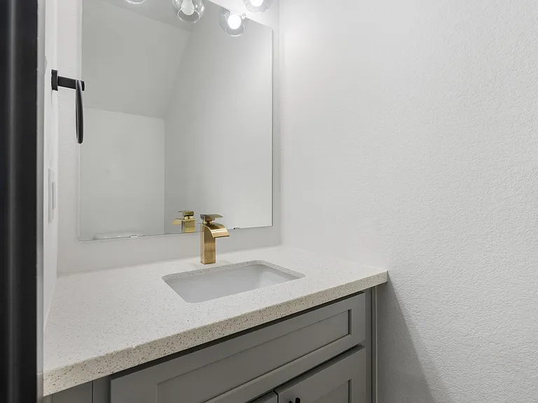 913 Panama St — Photo 12