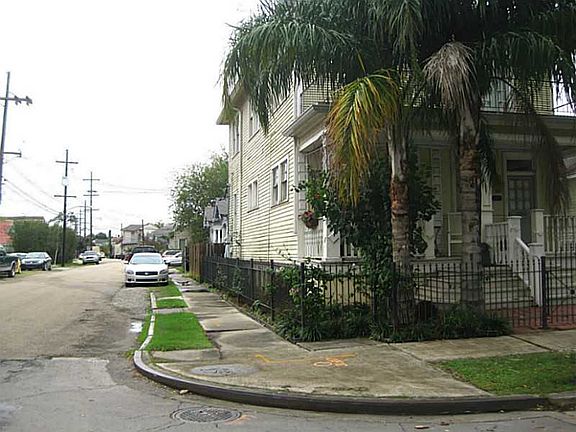 3rd image of 2039 Robert St