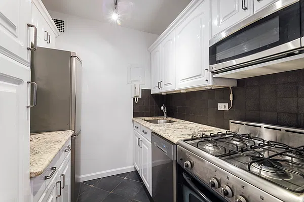 Rented by Samuel Realty Group LLC | media 6