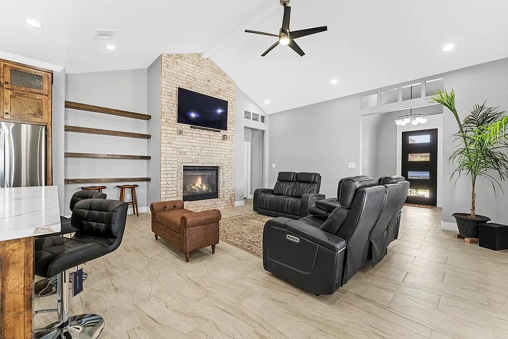 3 bed, 2.5 bath, 1926 sqft, $3,500 — Photo 3