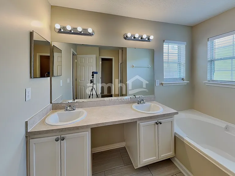 3631 Silver Bluff Blvd — Photo 9