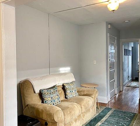 2nd image of 3215 Ellwood Ave APT C