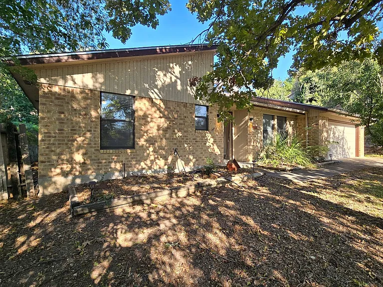 1106 Boulder Run — Photo 2
