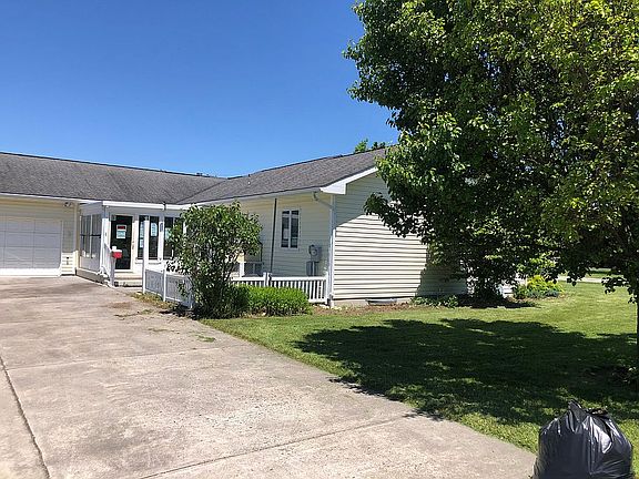 2nd image of 1604 Crestview Dr
