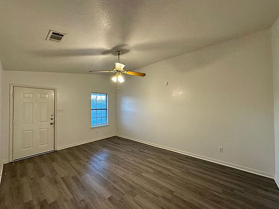 4th image of 204 W Truman Ave #D