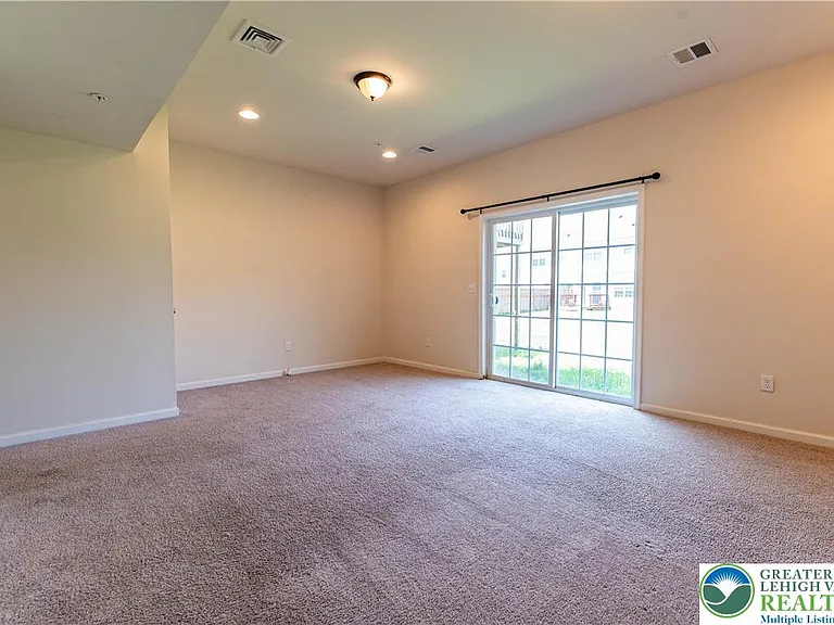 1374 Black Forest Dr — Photo 9