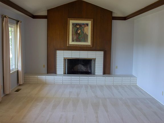 3rd image of 19365 Shubert Dr