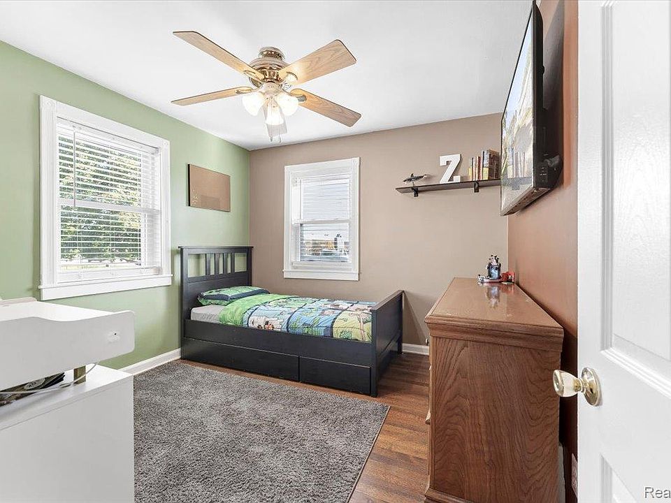 10th image of 20594 Gibraltar Rd