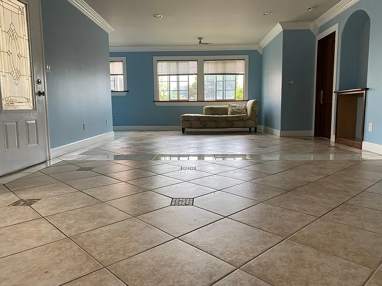 4541 Saint Elmo Dr — Photo 7