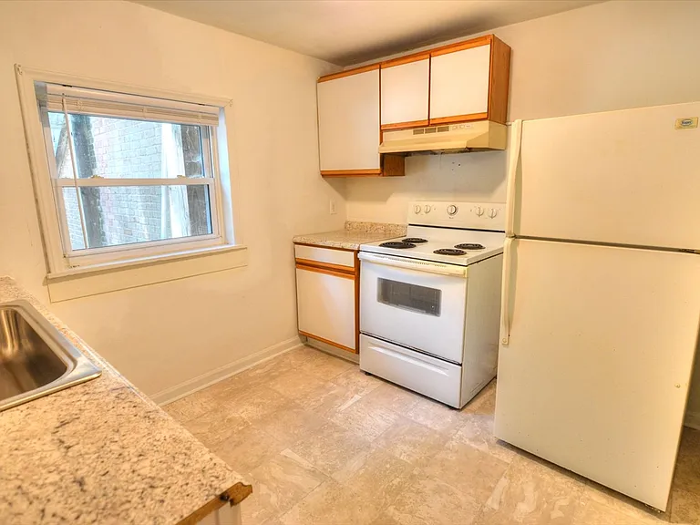 3290 S Columbia St — Photo 8