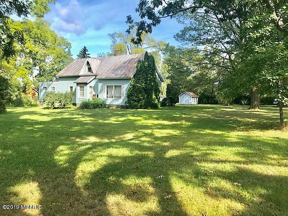3rd image of 8195 Courtland Dr NE