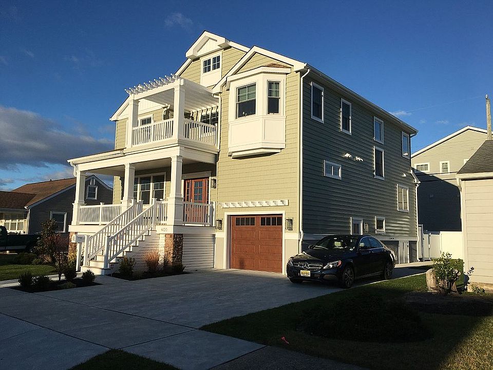 2nd image of 405 N Mansfield Ave