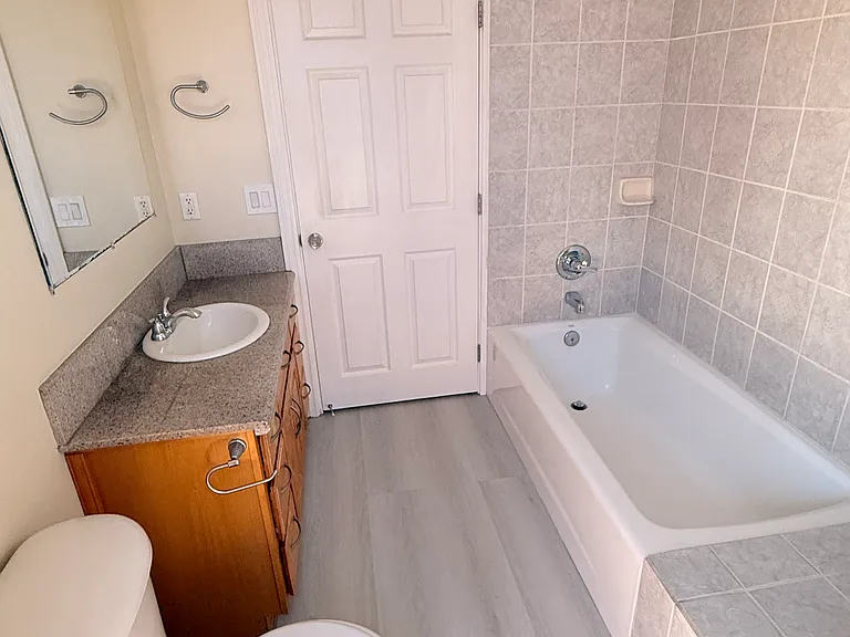 Ensuite bathroom in the primary bedroom