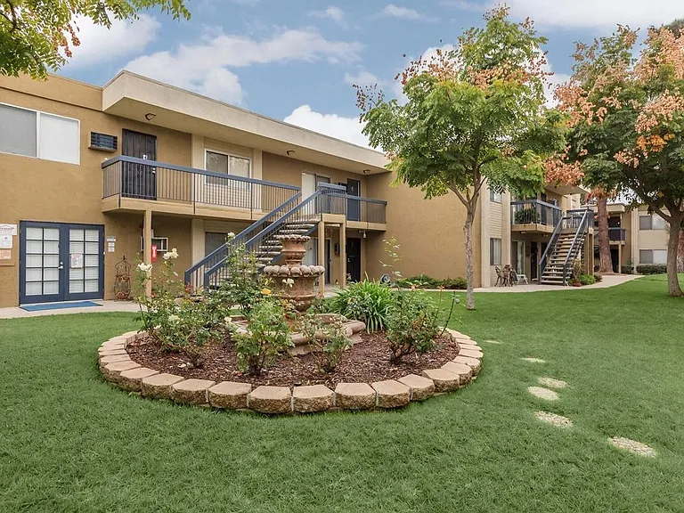 Sandalwood Apartments — Photo 12