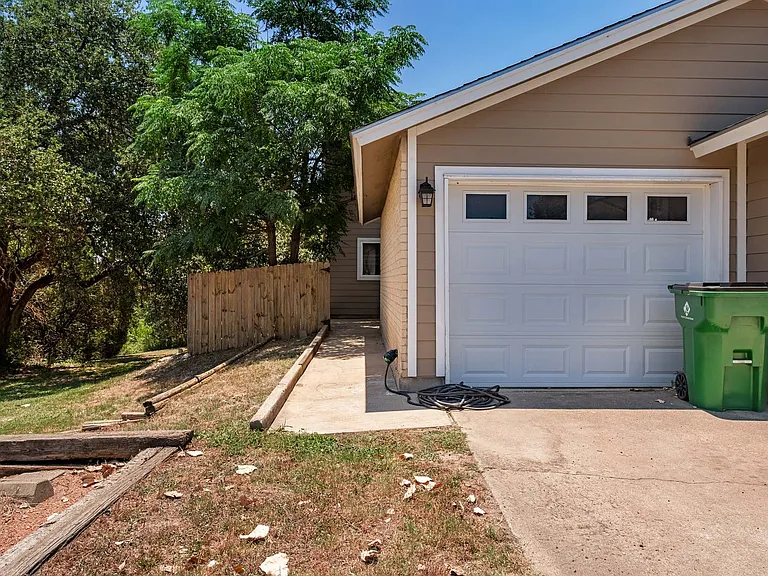 3904 Hudson Bend Rd #A — Photo 20