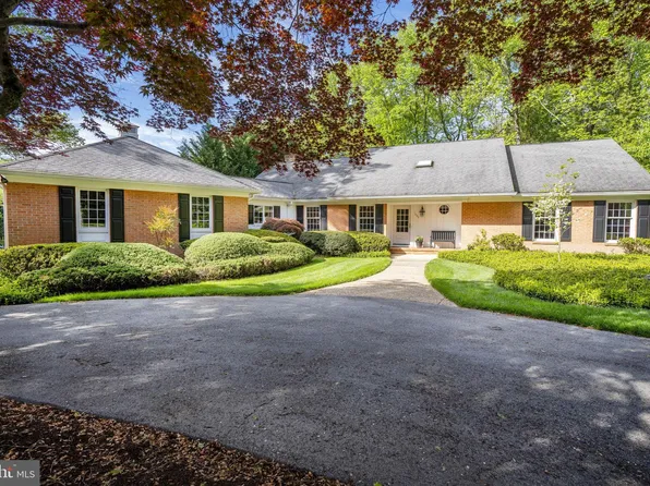 1007 Warwick Ln, Wilmington, DE 19807