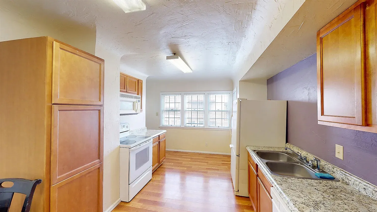 4 bed, 1400 sqft, $2,395 — Photo 3