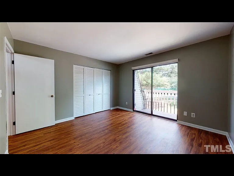 111 Brookberry Cir — Photo 17