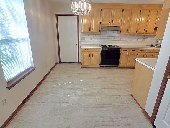 5th image of 10 Great Lakes Dr