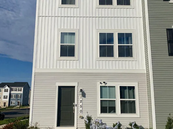 1250 Cedar Valley Rd, Ranson, WV 25438