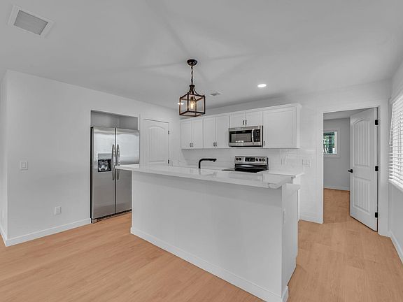 5th image of 4320 N 21st St APT 2