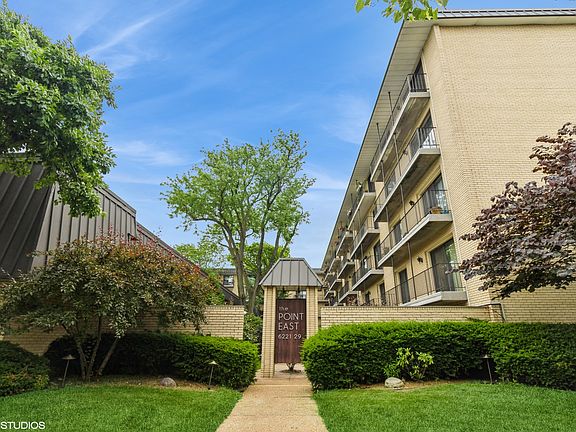 5th image of 6229 N Niagara Ave APT 209