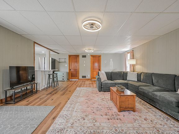 5th image of 8960 Maple St