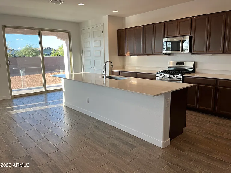 9426 W Sells Dr — Photo 8