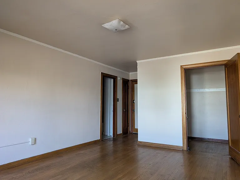 Maxwell Apartments — Photo 16