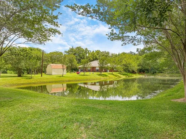 9615 Sandy Ln, Manvel, TX 77578