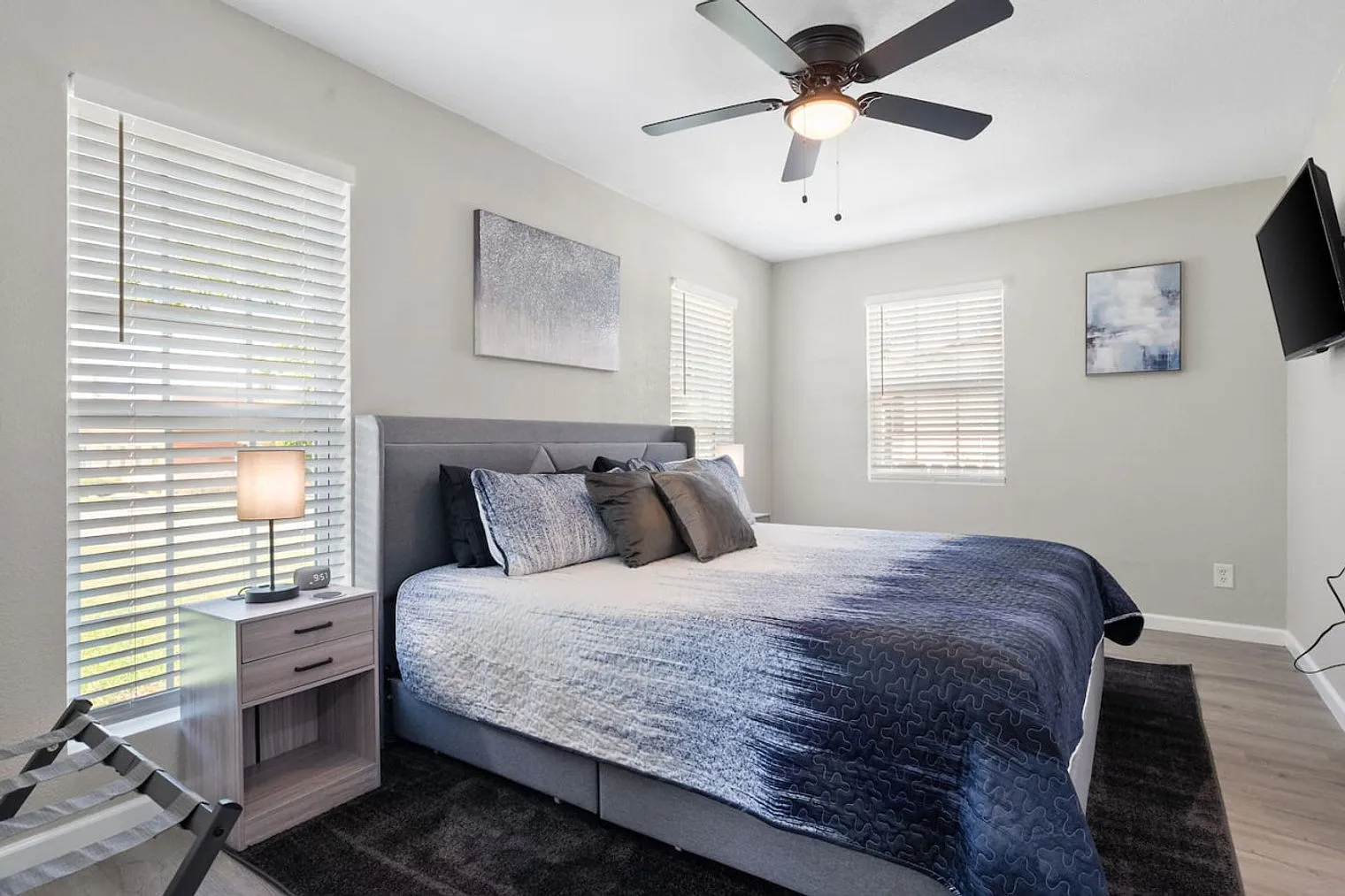 3 bed, 2.0 bath, 1302 sqft, $4,464 — Photo 4