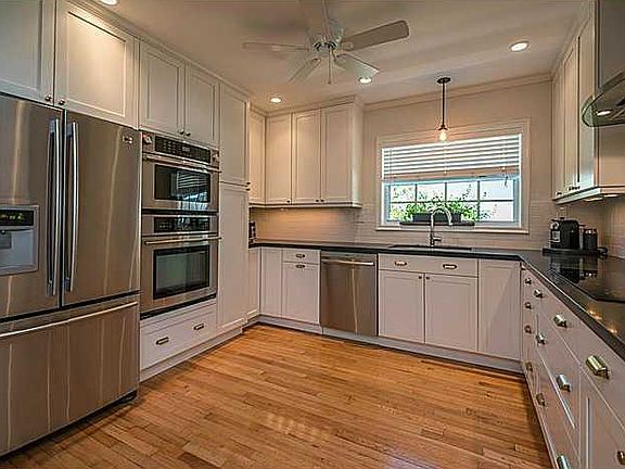 3rd image of 818 Medina Ave