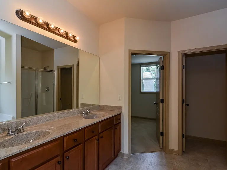 2486 Peach Shoals Cir — Photo 9