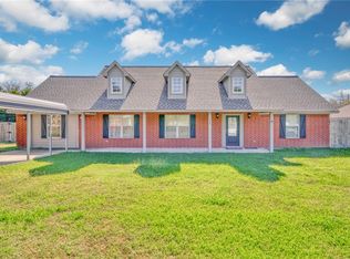 106 S Tammye Ln, Madisonville, TX 77864