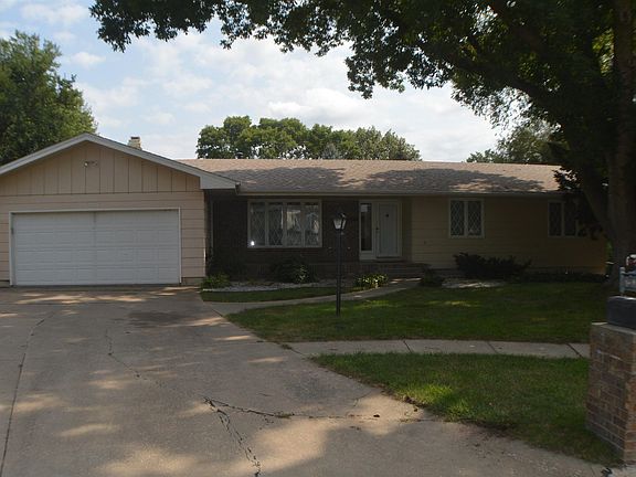 2nd image of 4528 Wellington Ave